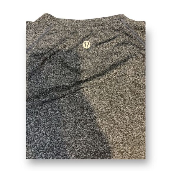Lululemon V Neck Tee Size Large - Picture 5 of 5